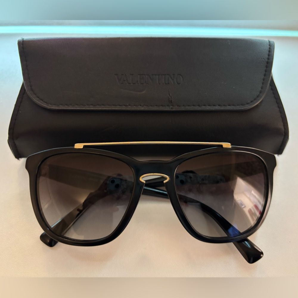 Vintage Valentino Women’s Black and Gold Sunglasses